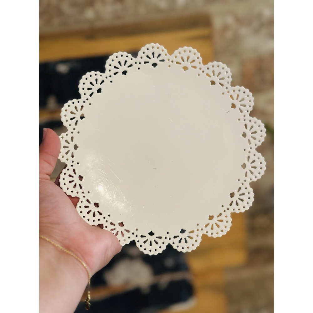 Lace Detailed Scalloped Edge Small Display Serving Dish